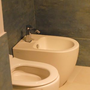 Camera grande con letto king size